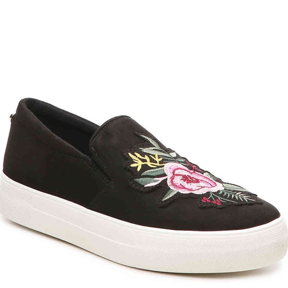 Dirty Laundry Shoes - Dirty Laundry Slip-on Embroidered Sneaker   7 1/2
